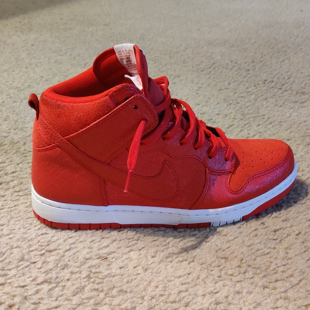 Nike Dunk CMFT Python Red